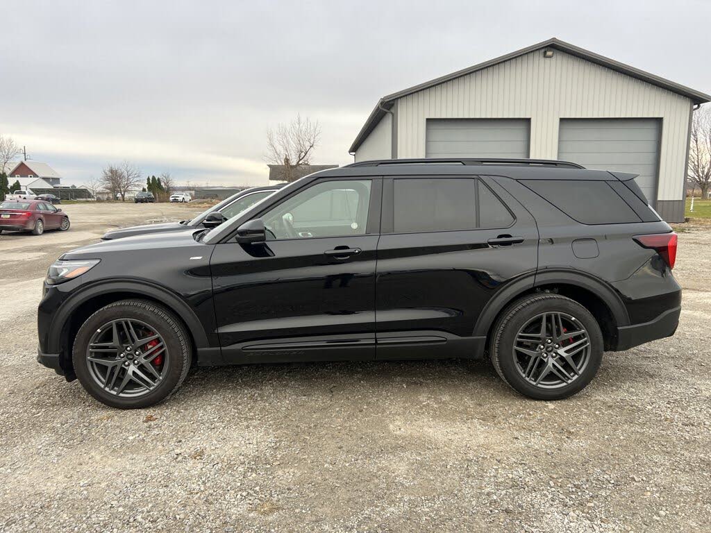2025 Ford Explorer ST-Line AWD