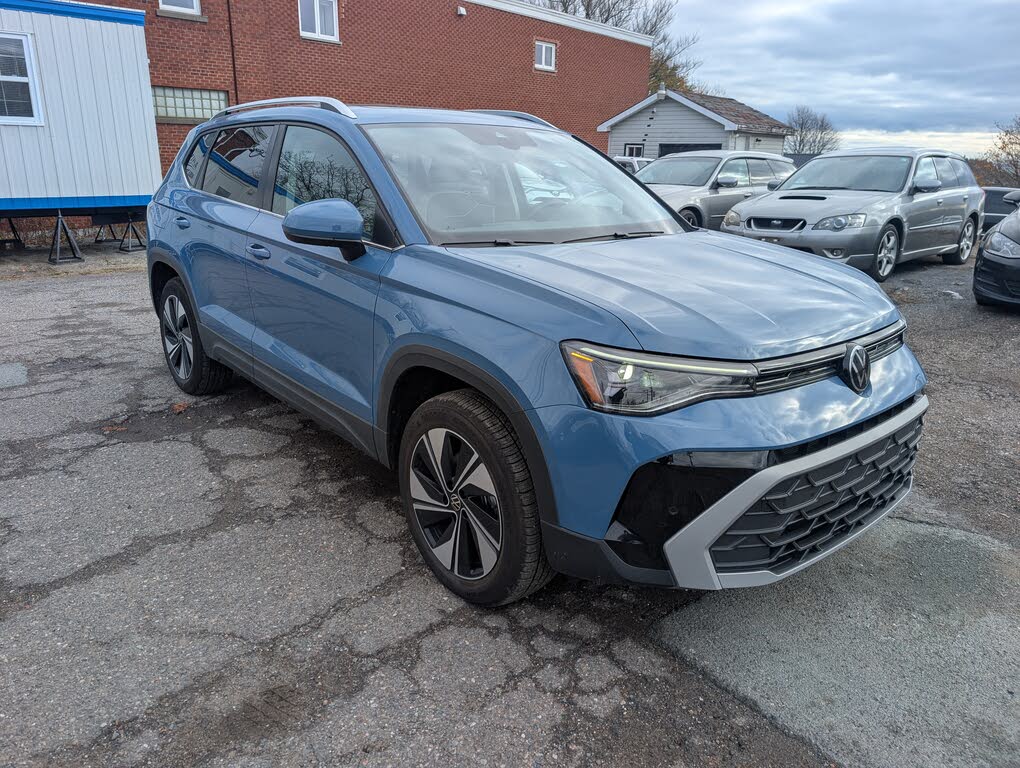 2025 Volkswagen Taos SE 4Motion