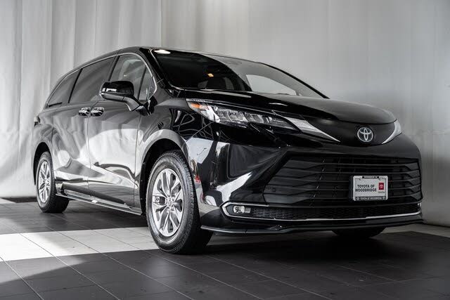 2022 Toyota Sienna XLE 7-Passenger FWD