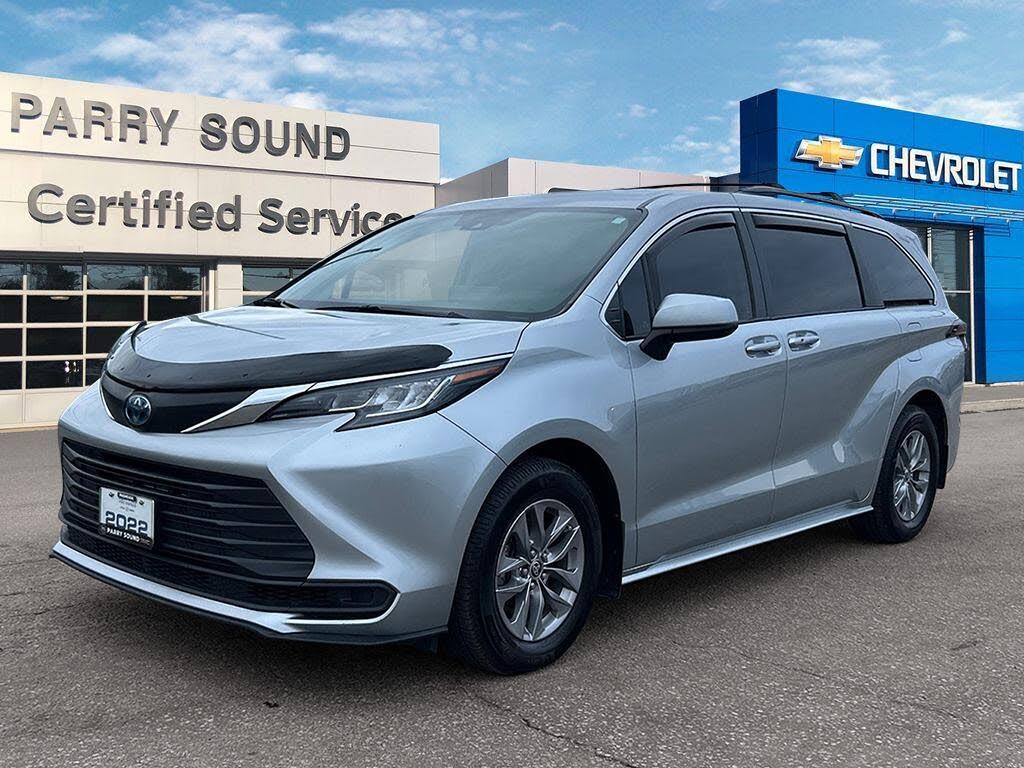 2022 Toyota Sienna LE 8-Passenger FWD