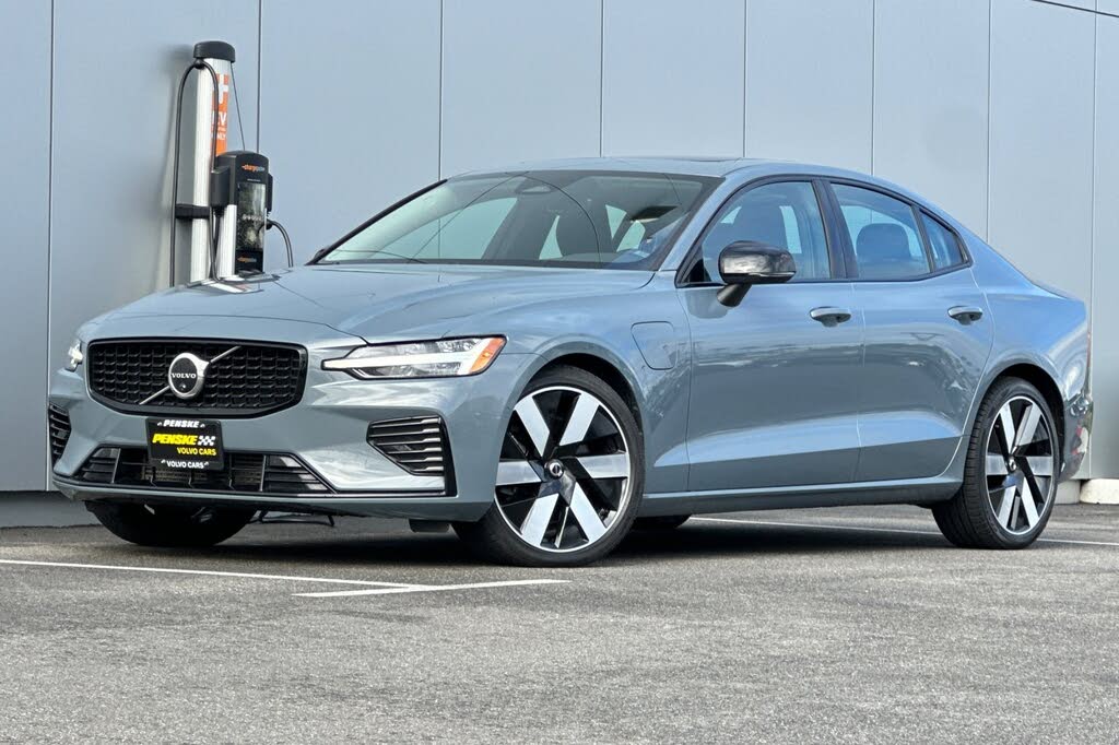 2023 Volvo S60 Recharge T8 Plus Dark Theme eAWD