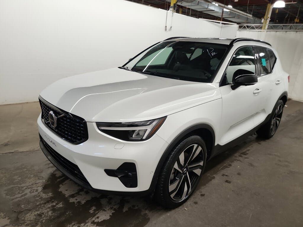 Volvo XC40 B5 Ultimate Dark Theme AWD 2023