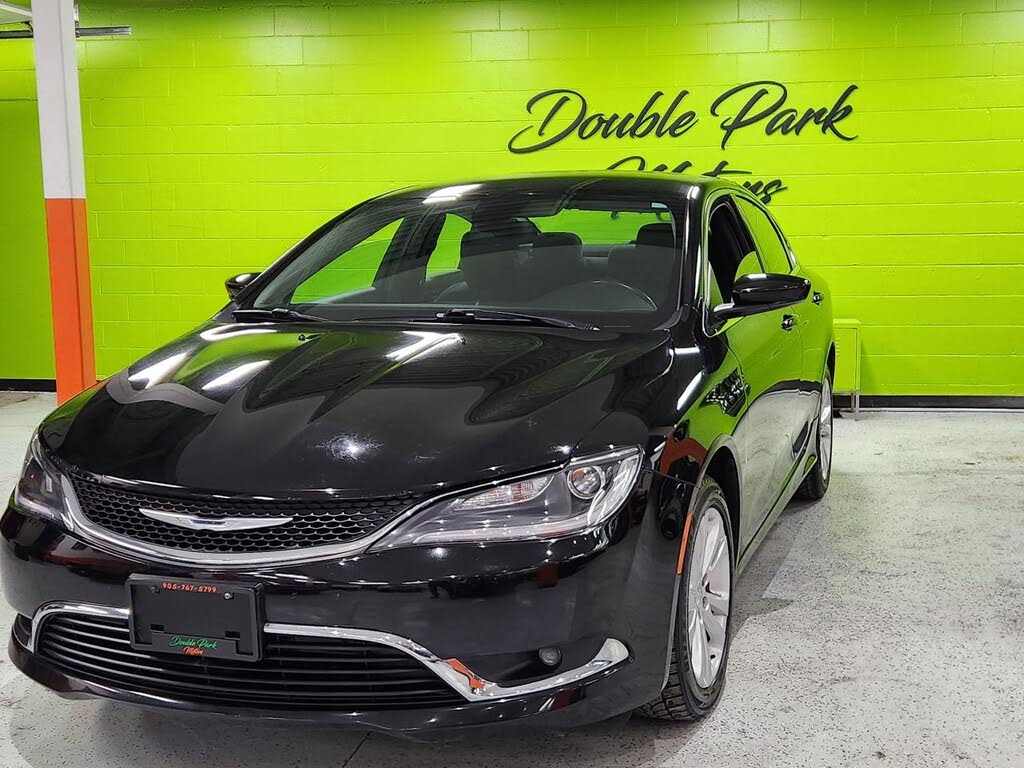 2015 Chrysler 200 Limited Sedan FWD