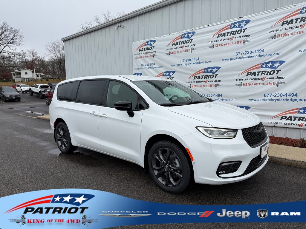 2026 Chrysler Pacifica Select AWD
