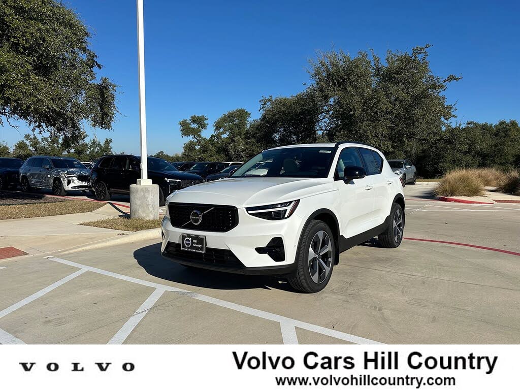 2026 Volvo XC40 B5 Plus AWD