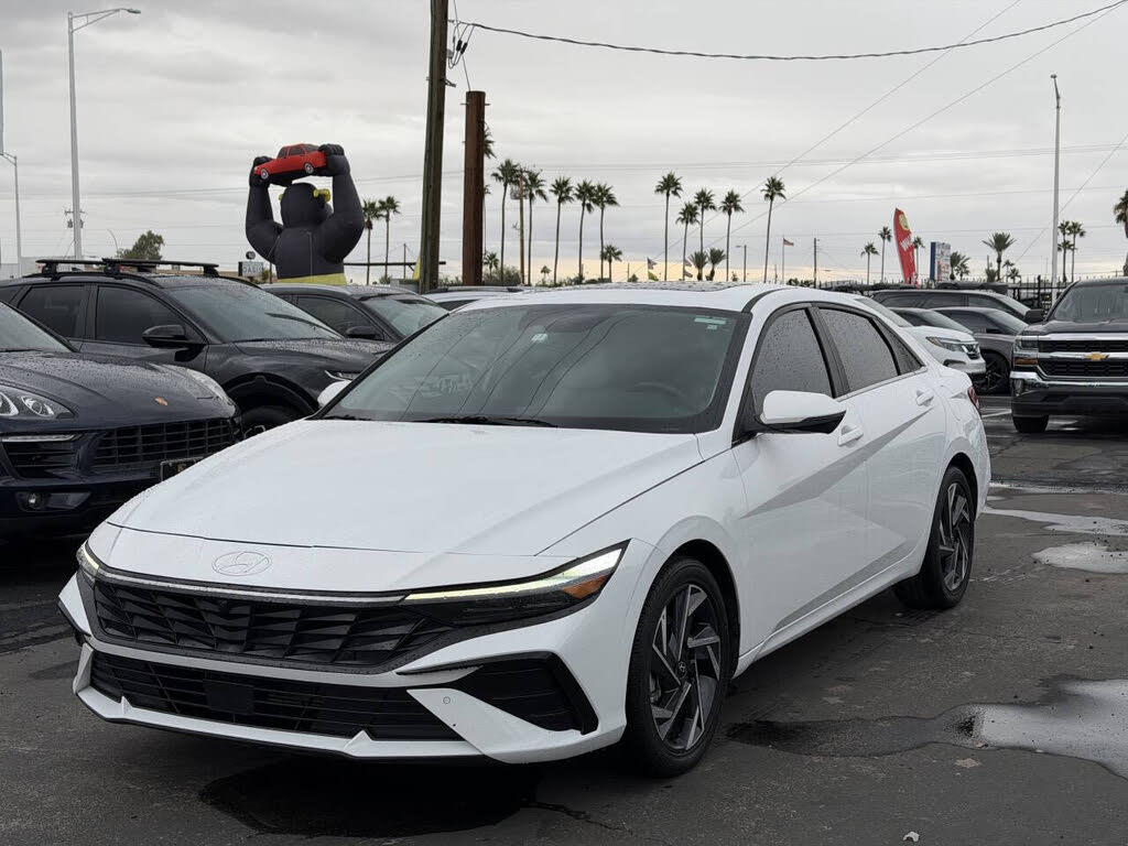 2024 Hyundai Elantra Limited FWD