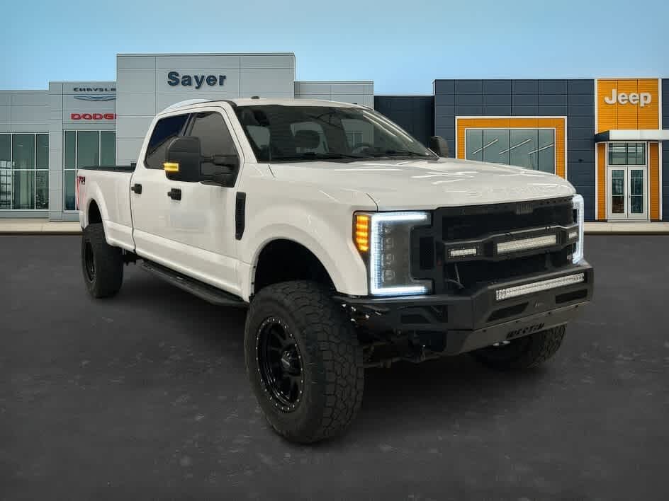 2018 Ford F-350 Super Duty XLT Crew Cab LB 4WD