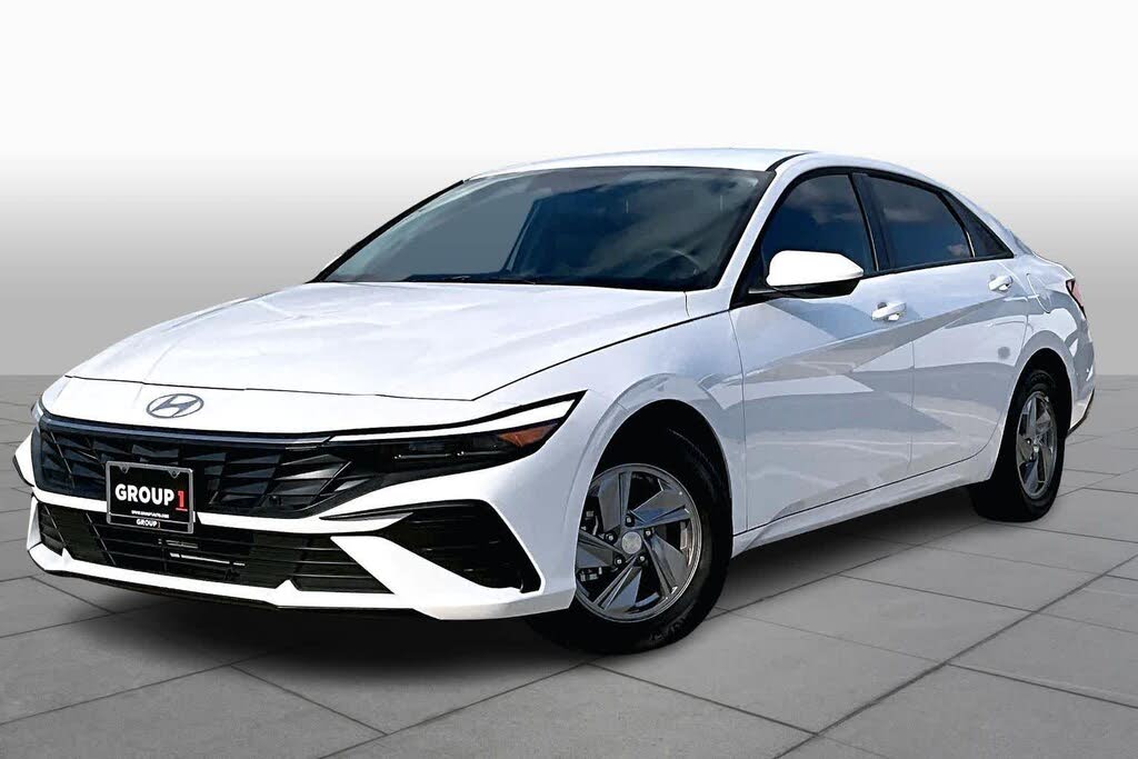 2025 Hyundai Elantra SE FWD