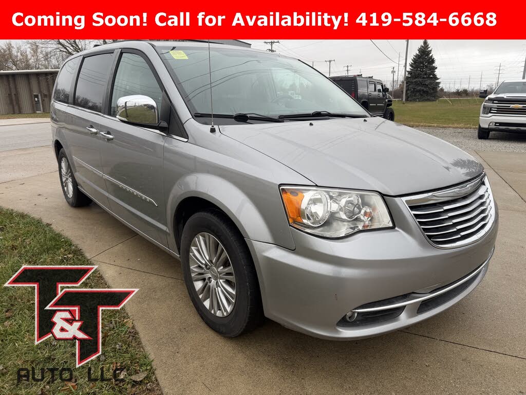 2016 Chrysler Town & Country Touring-L FWD