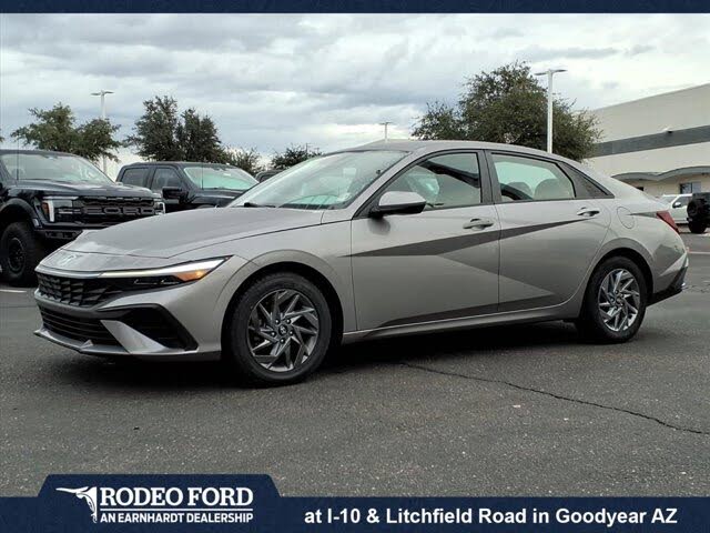 2024 Hyundai Elantra SEL FWD