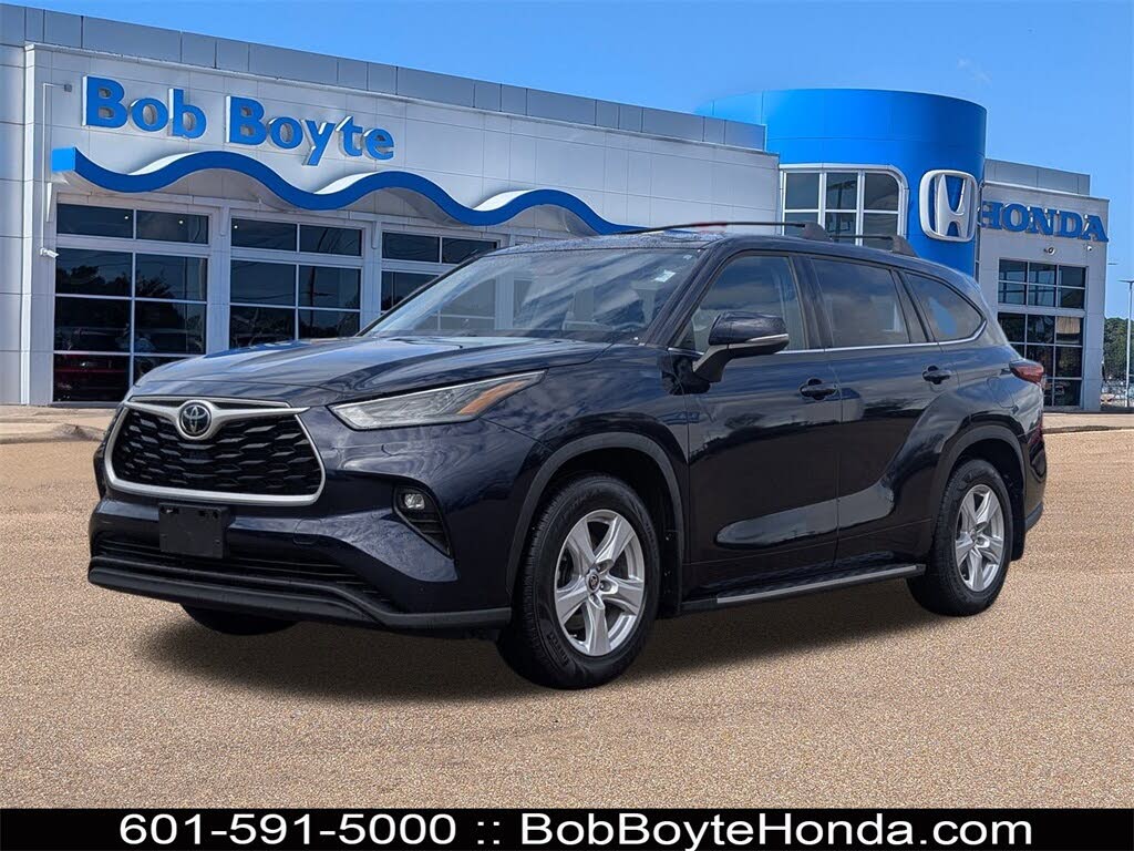 2022 Toyota Highlander LE FWD