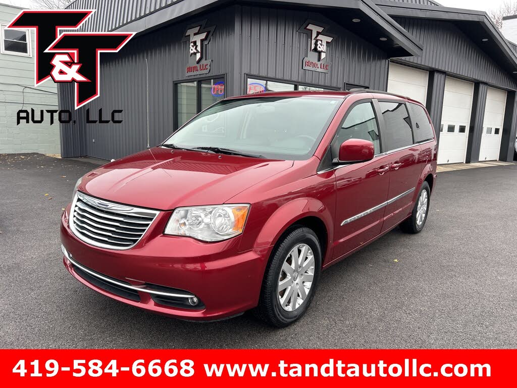 2016 Chrysler Town & Country Touring FWD