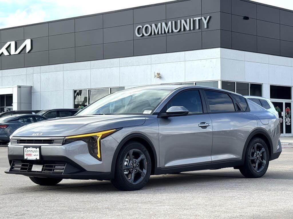 2025 Kia K4 LXS FWD