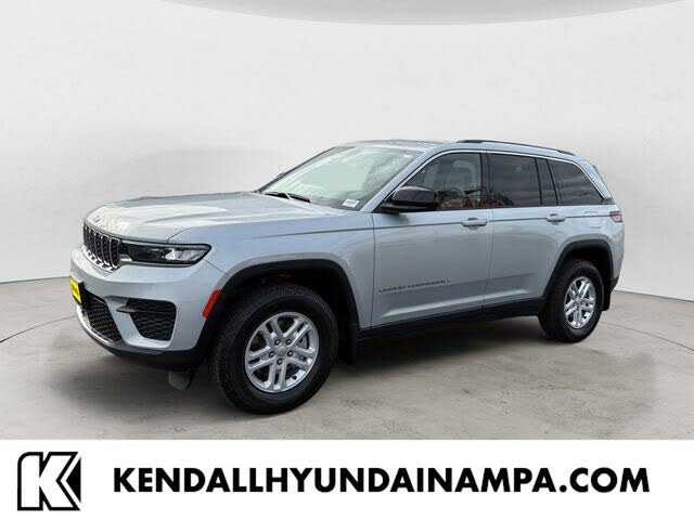 2022 Jeep Grand Cherokee Laredo 4WD