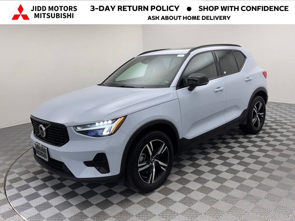 2024 Volvo XC40 B5 Core Dark Theme AWD
