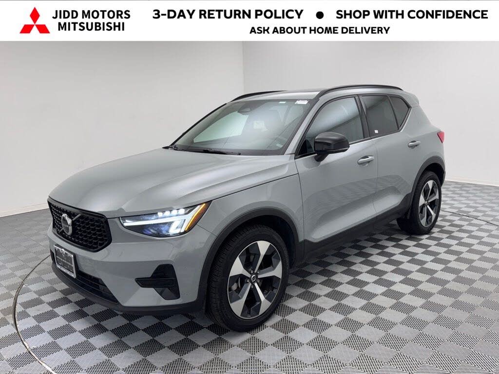 2024 Volvo XC40 B5 Core Dark Theme AWD