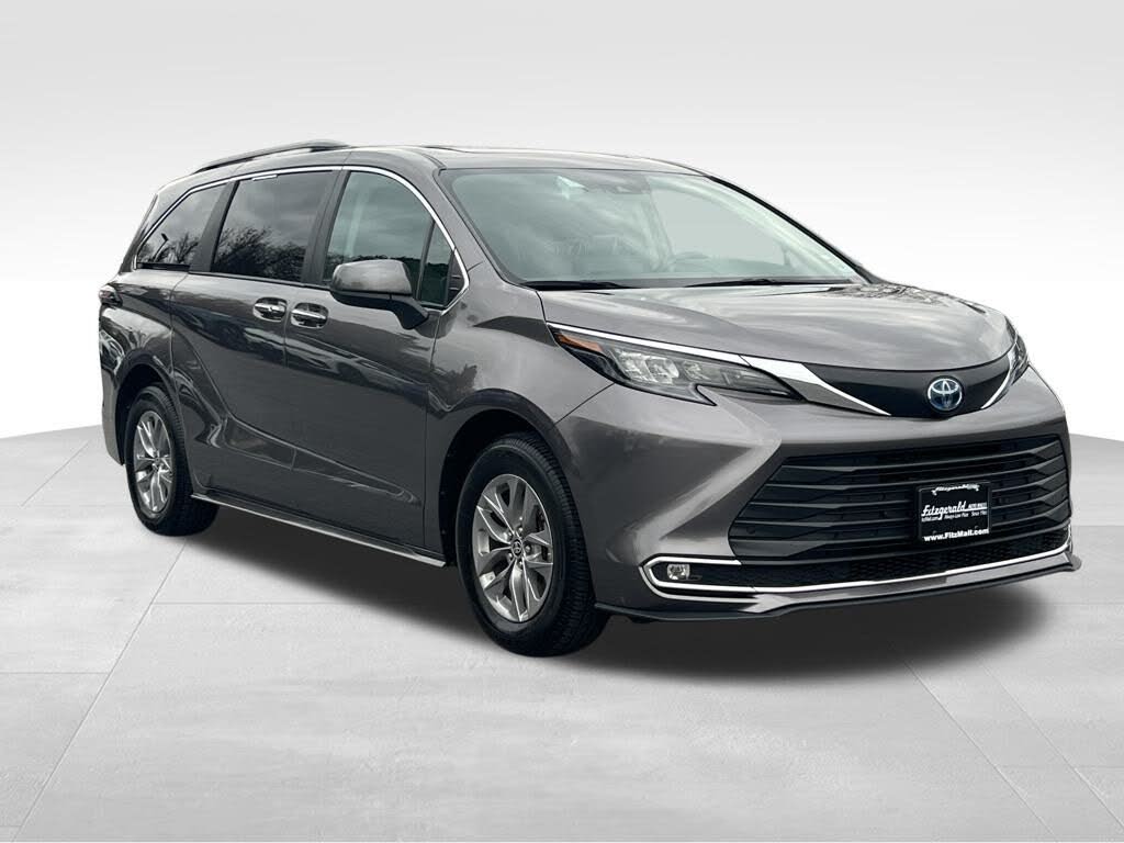 2024 Toyota Sienna XLE 7-Passenger FWD