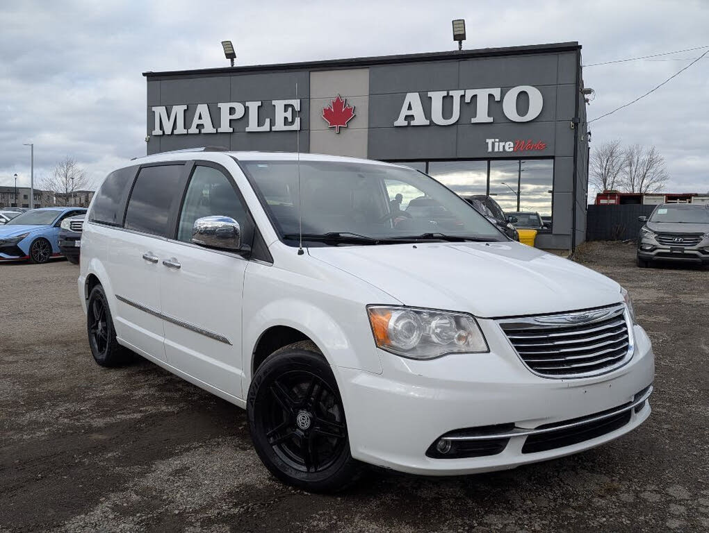 2015 Chrysler Town & Country Limited FWD