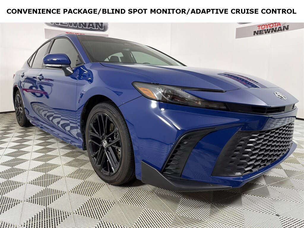 2025 Toyota Camry SE FWD