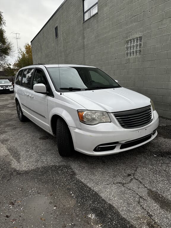 2015 Chrysler Town & Country Touring-L FWD