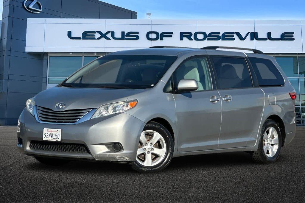 2015 Toyota Sienna LE 7-Passenger Auto Access Seat