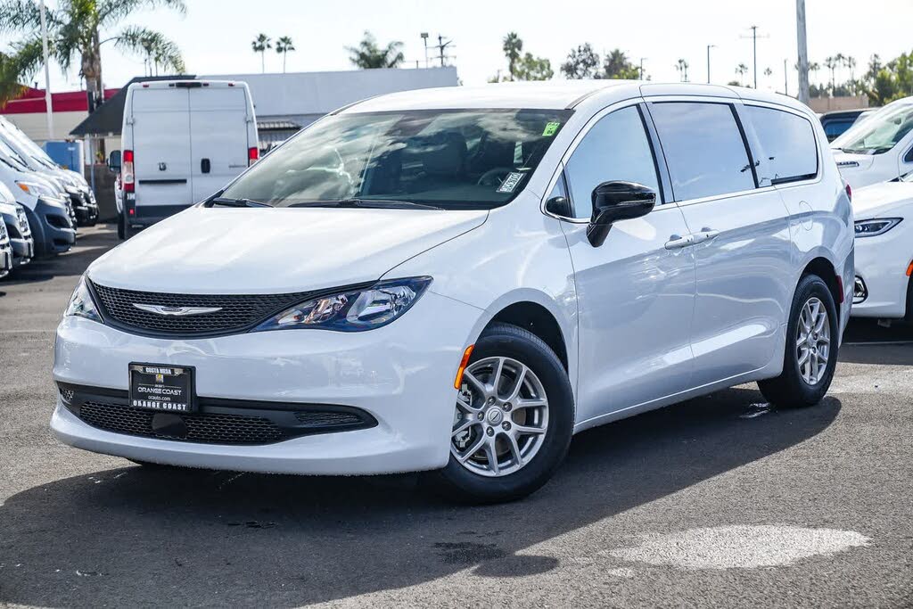 2026 Chrysler Voyager LX FWD