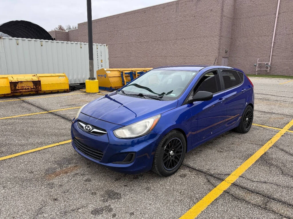 2014 Hyundai Accent GS 4-Door Hatchback FWD