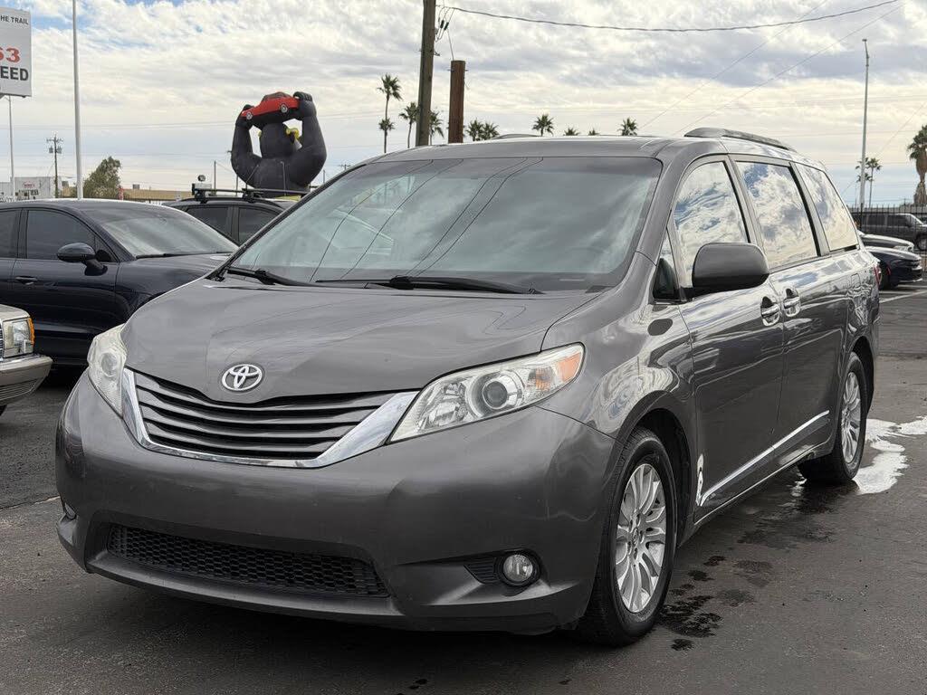 2016 Toyota Sienna XLE Premium 8-Passenger