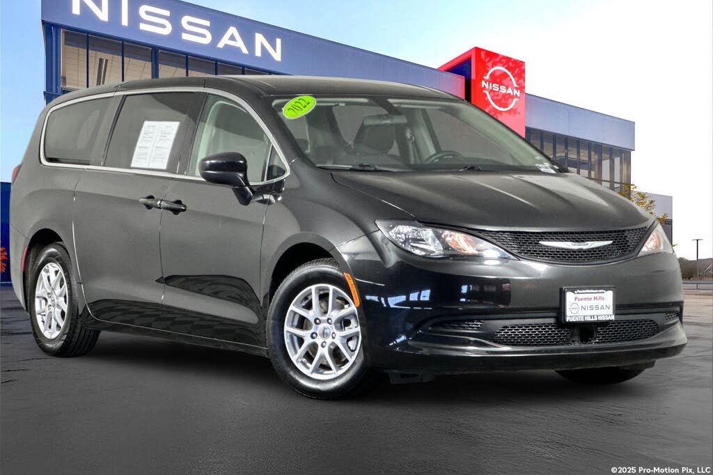 2022 Chrysler Voyager LX FWD