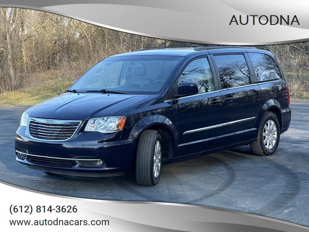 2013 Chrysler Town & Country Touring FWD
