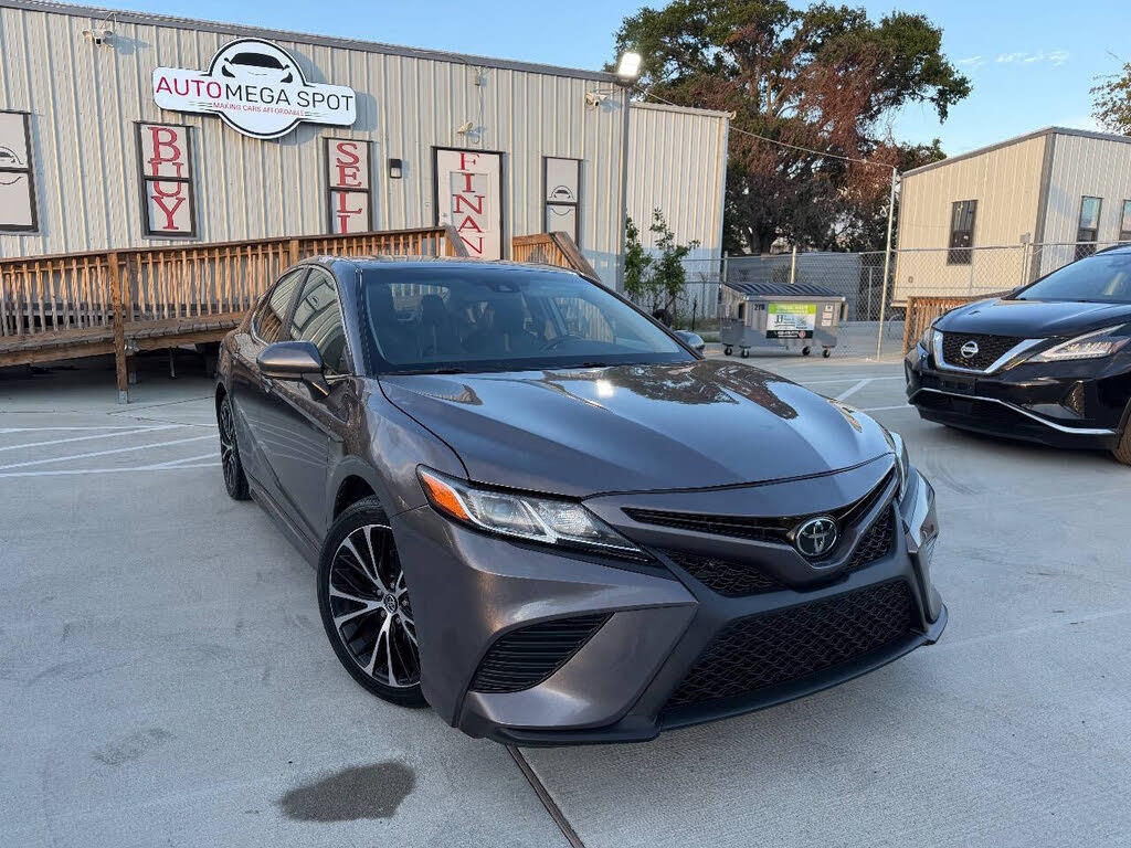 2020 Toyota Camry SE FWD