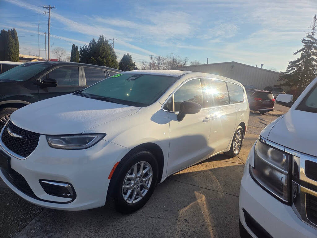 2026 Chrysler Pacifica Select FWD