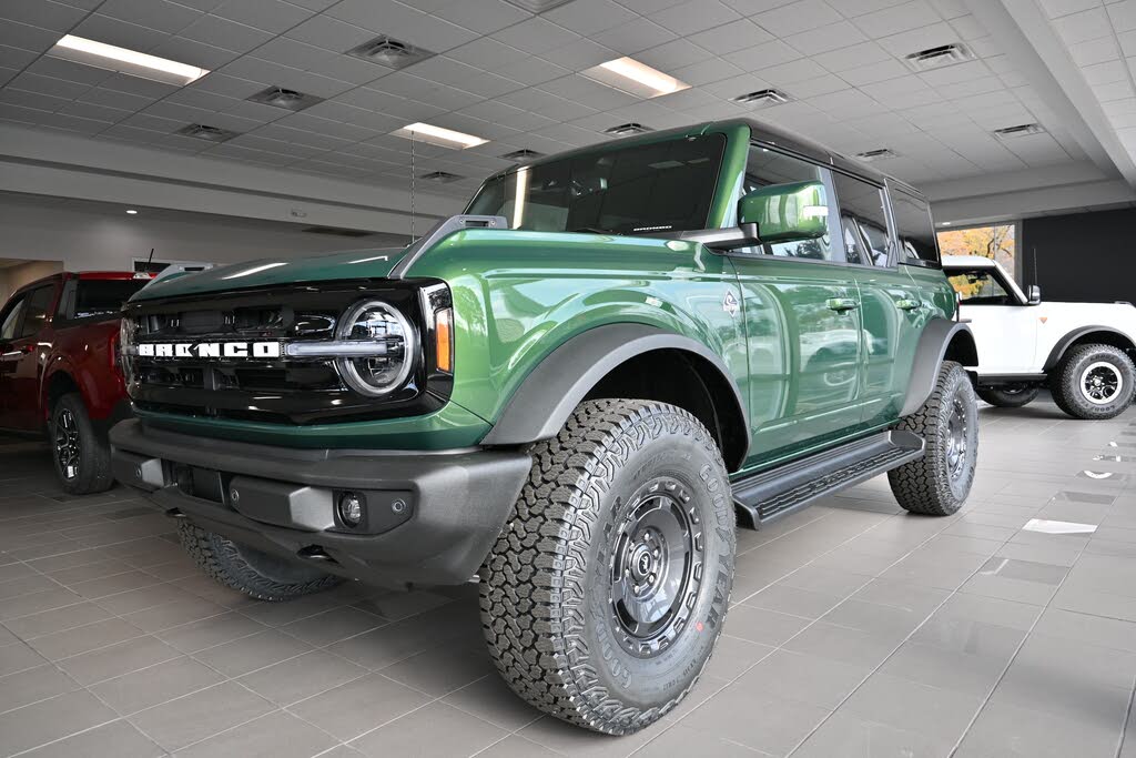 2025 Ford Bronco Outer Banks 4-Door 4WD