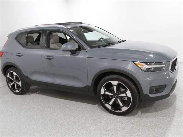 2022 Volvo XC40 T5 Momentum AWD