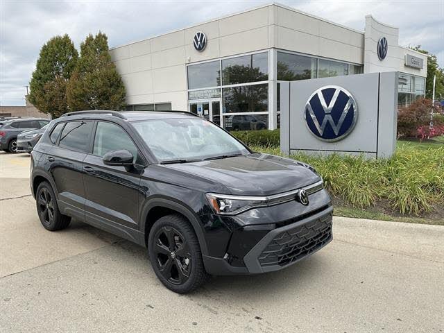 2025 Volkswagen Taos SE Black 4Motion