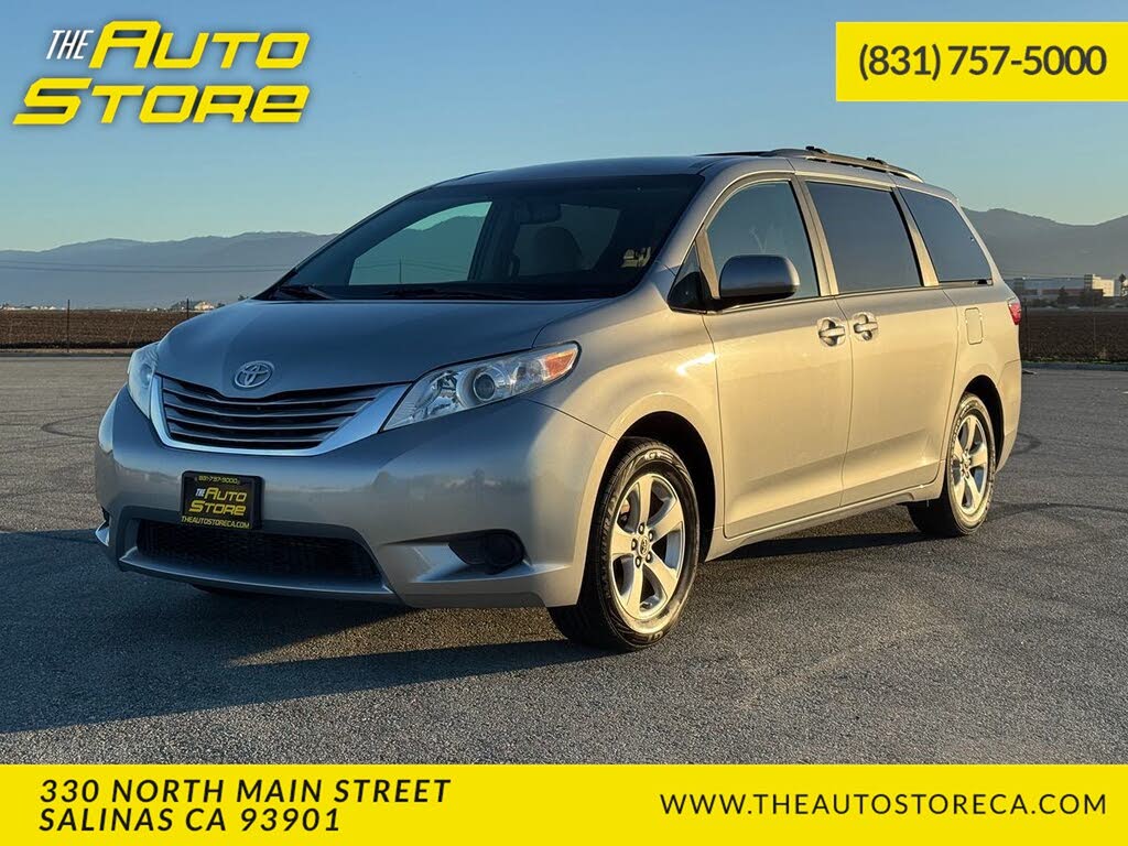 2016 Toyota Sienna XLE 7-Passenger Auto Access Seat