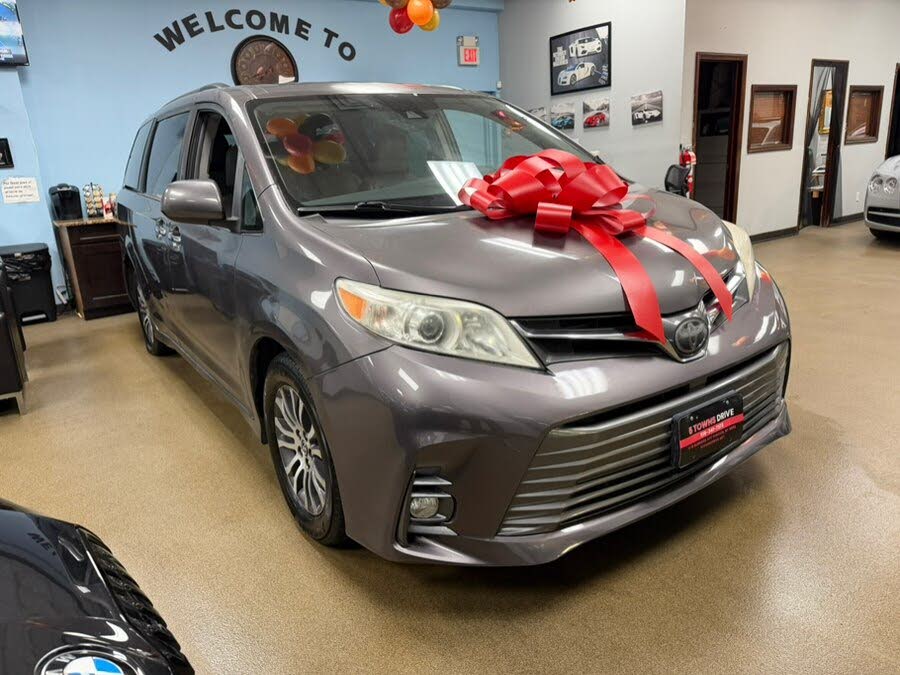 2019 Toyota Sienna XLE 8-Passenger FWD