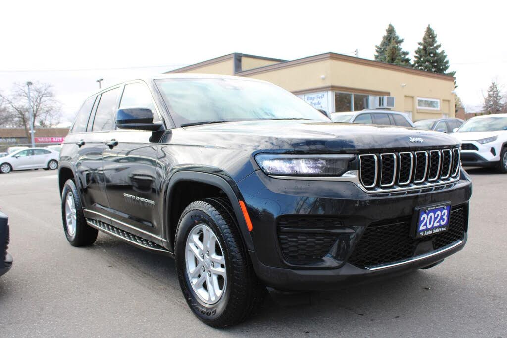 2023 Jeep Grand Cherokee Laredo 4WD