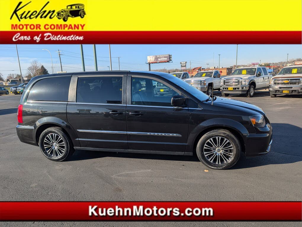 2014 Chrysler Town & Country S FWD