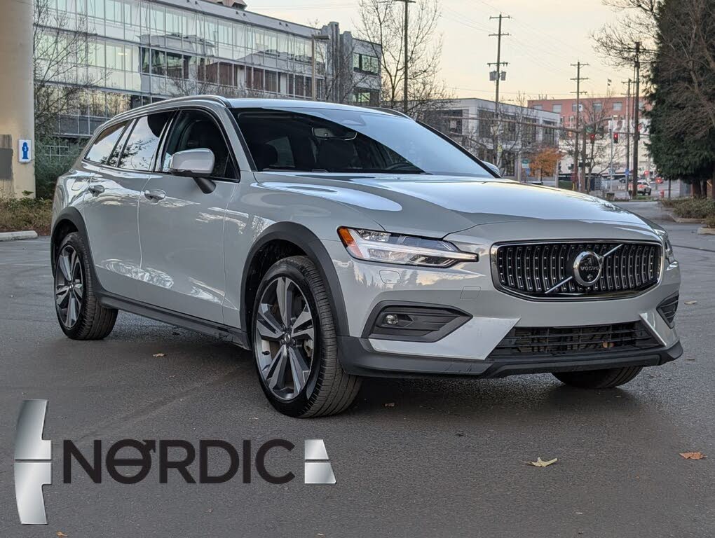 2025 Volvo V60 Cross Country B5 Plus AWD