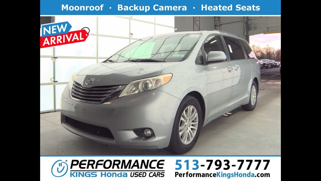 2017 Toyota Sienna XLE 7-Passenger Auto Access Seat FWD