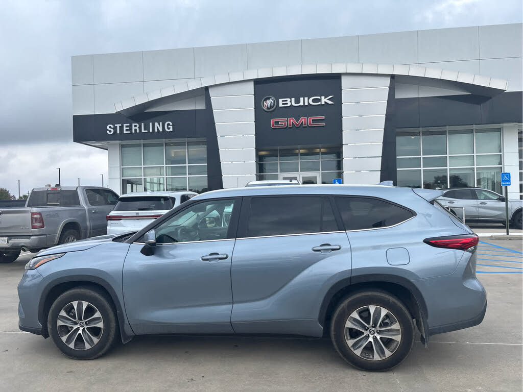 2023 Toyota Highlander XLE FWD