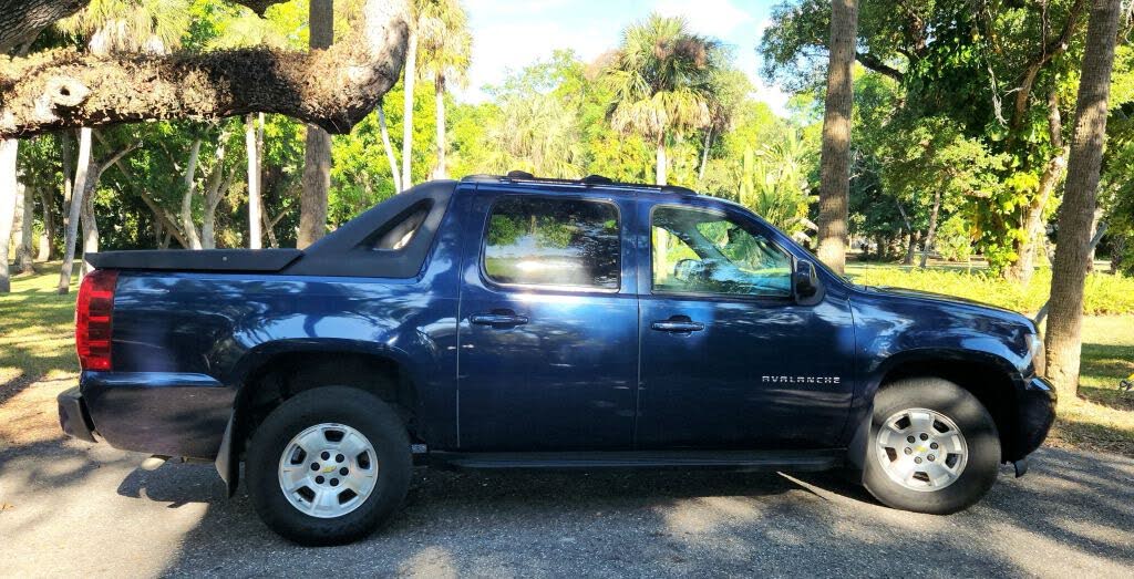 2011 Chevrolet Avalanche LS RWD