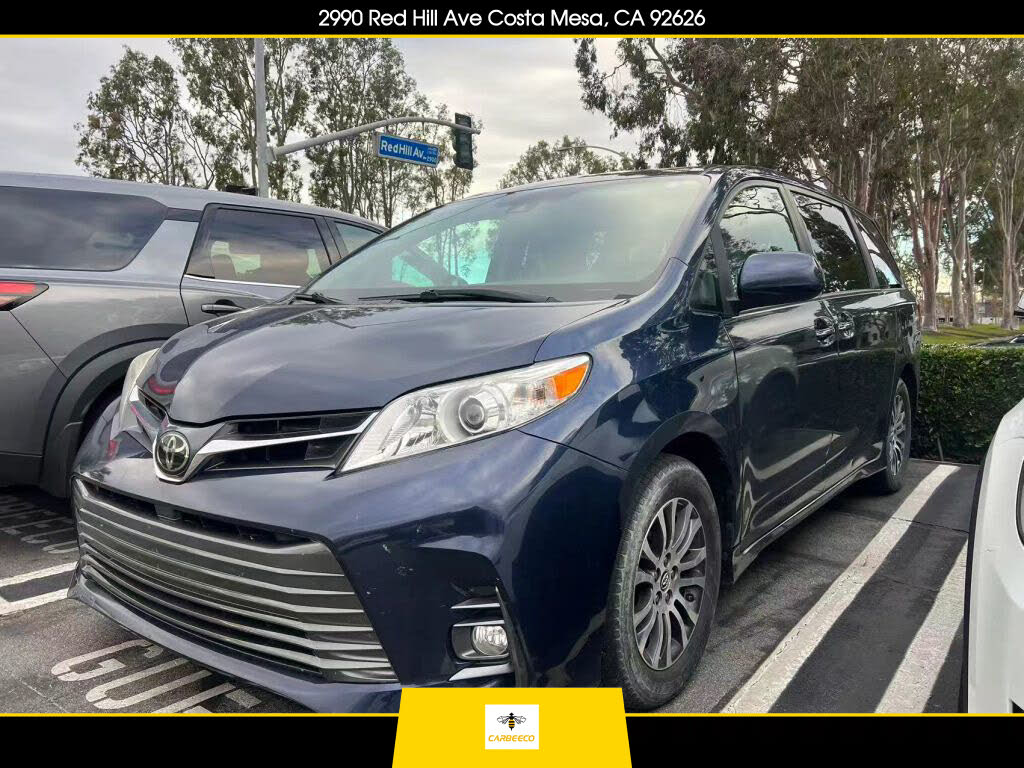 2018 Toyota Sienna XLE 7-Passenger FWD with Auto-Access Seat