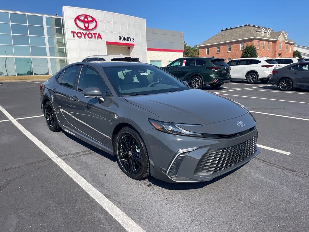 2026 Toyota Camry SE FWD