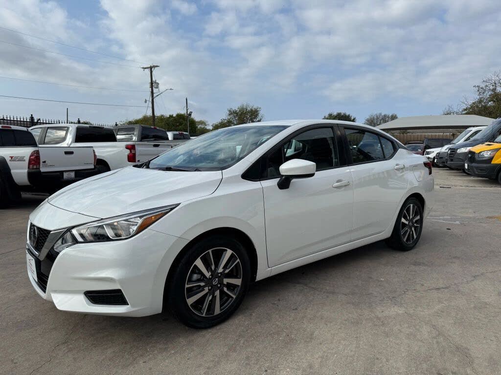 2022 Nissan Versa SV FWD