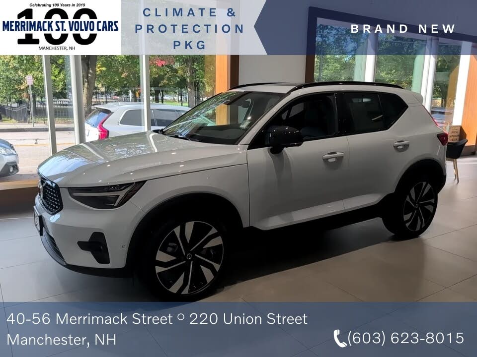 2025 Volvo XC40 B5 Plus Dark Theme AWD
