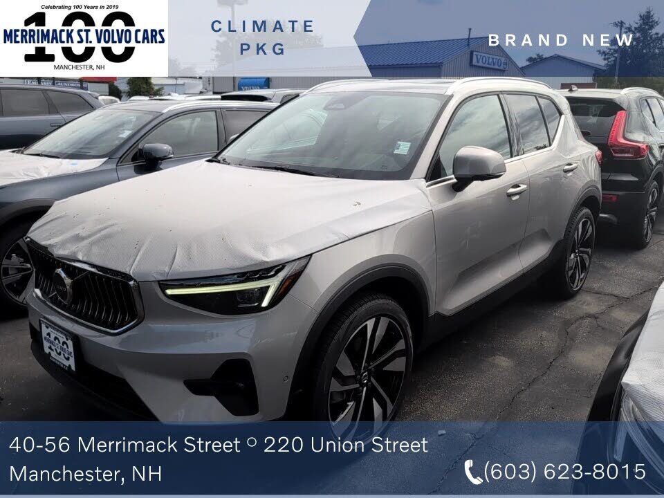 2025 Volvo XC40 B5 Ultra Bright Theme AWD