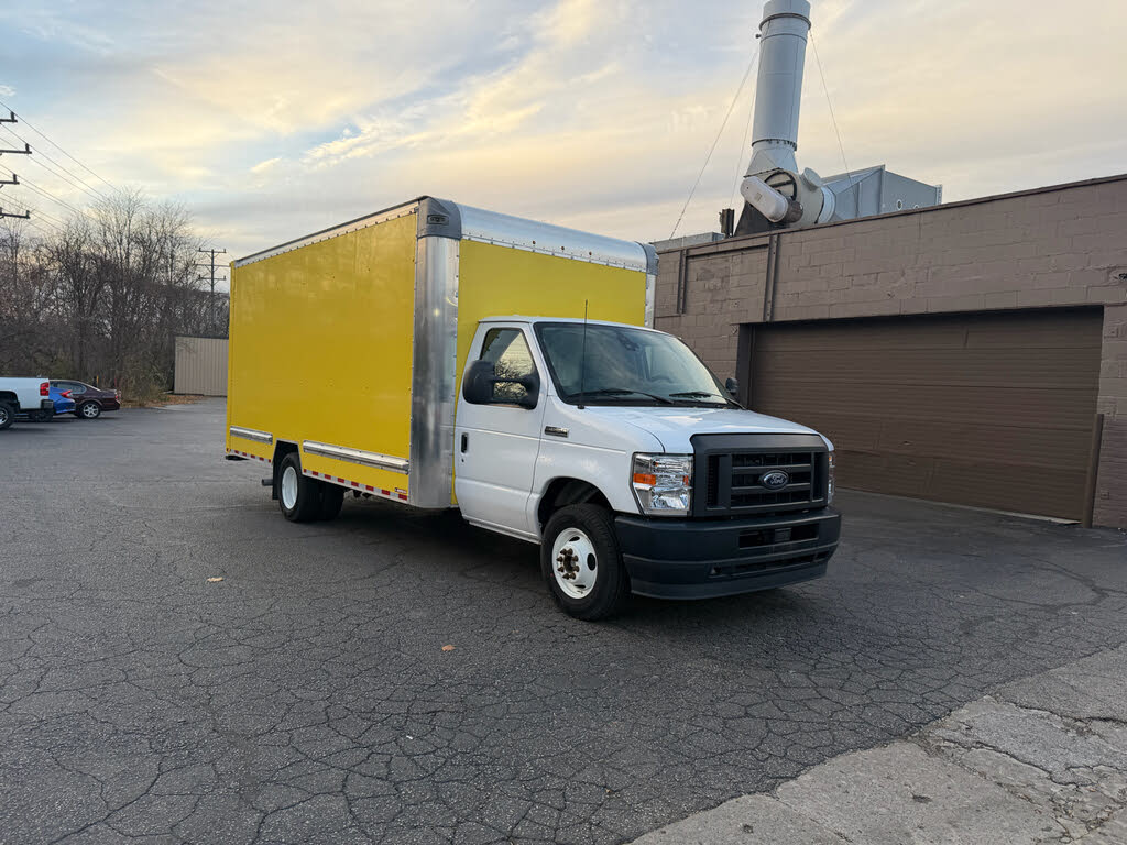 2023 Ford E-Series Chassis E-350 SD Cutaway SB RWD