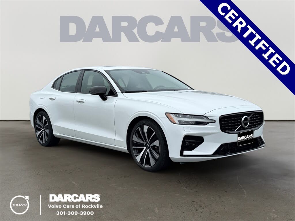 2022 Volvo S60 B5 Momentum AWD